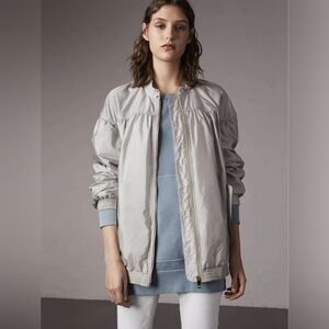 Burberry Women Ruched Showerproof jacket Pale Gray Raincoat Size 2 Bomber